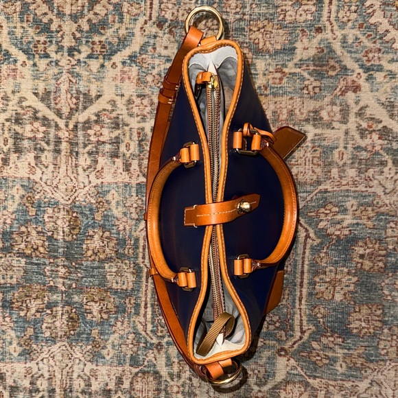 Large Dooney & Bourke Shelby Navy and British Tan Leather Tote Like New - Picture 9 of 15